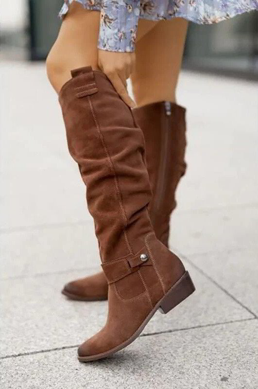 Damen Stiefel kniehoch – Low Heel – Rundzeh – Reißverschluss – Schnallen-Design