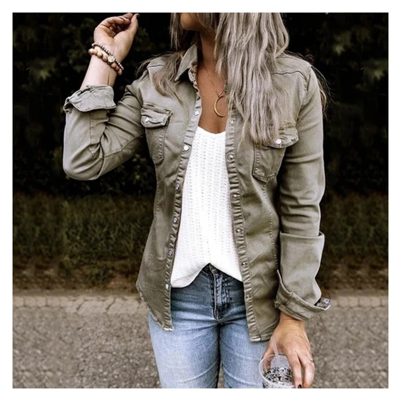 Damen Jeansjacke – Taillierter Schnitt – Knopfleiste – Brusttaschen – Lässiger Look