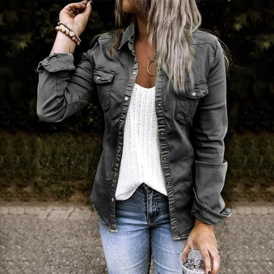 Damen Jeansjacke – Taillierter Schnitt – Knopfleiste – Brusttaschen – Lässiger Look